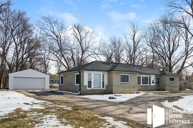 Building Photo - 1055 N Bluebonnet Ln