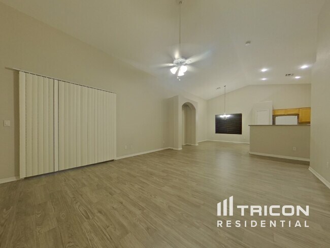 Building Photo - 3921 N 125th Dr