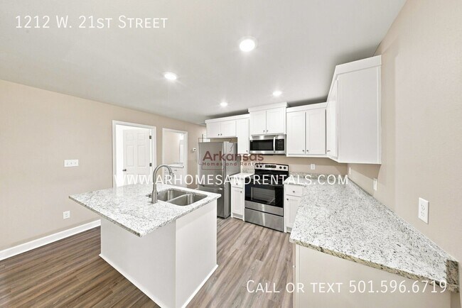 Building Photo - 1212 W 21st St
