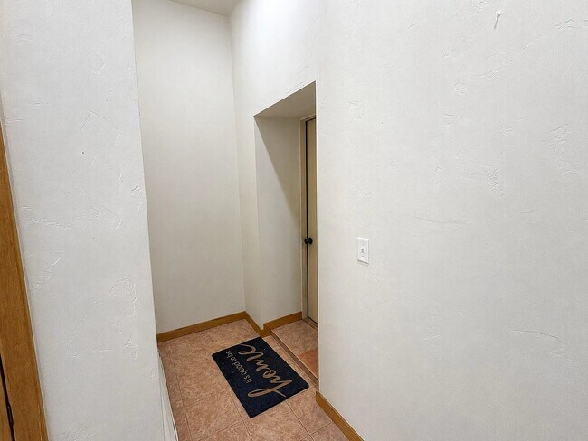 Foto del edificio - 118 W 2nd St
