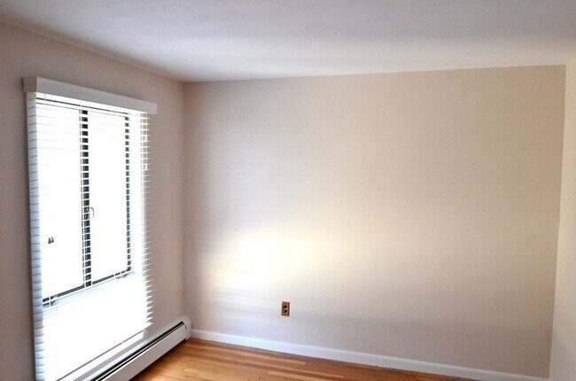 Building Photo - 315 Neponset St