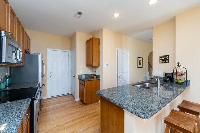 Foto del edificio - Move-in Ready 3 bed, 2.5 bath home located...