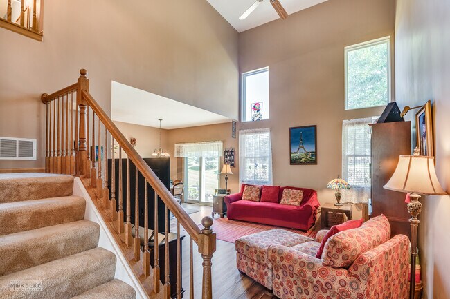 Building Photo - 2525 Looking Glass Ct