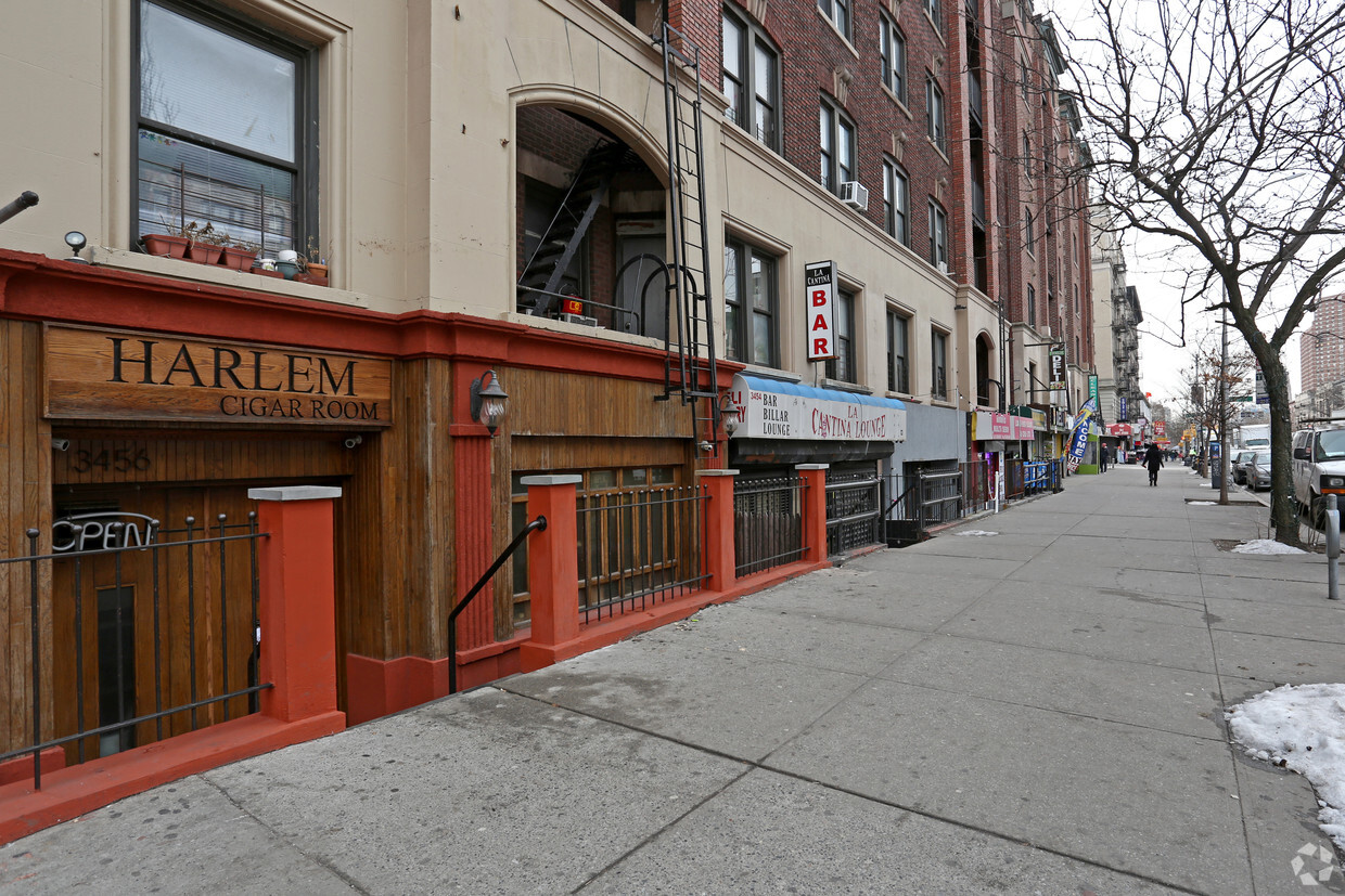 Building Photo - 3450 - 3456 Broadway