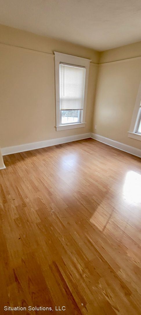 Building Photo - 2 br, 1.5 bath House - 18 N Hope St