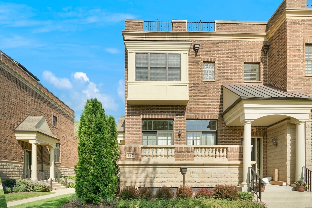 Primary Photo - 185 N Hickory Ave