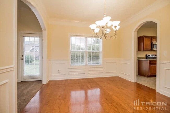 Building Photo - 707 Willow Cove Dr