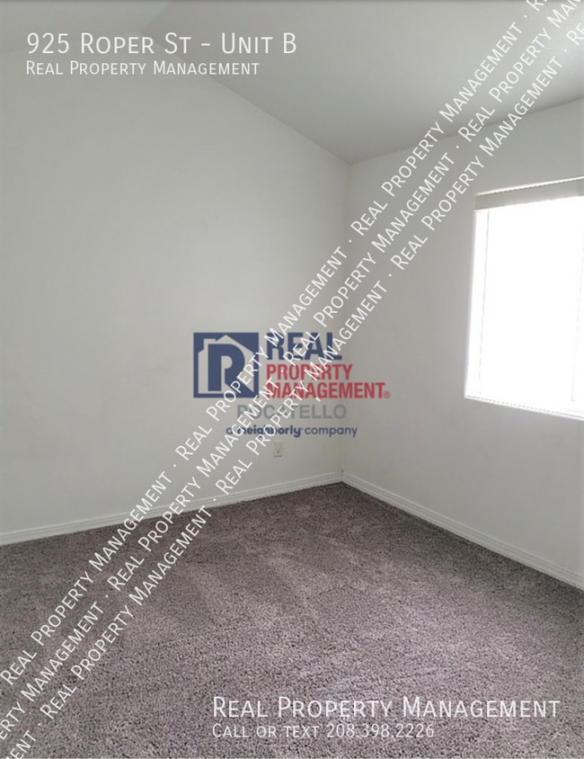 Building Photo - 925 Roper St