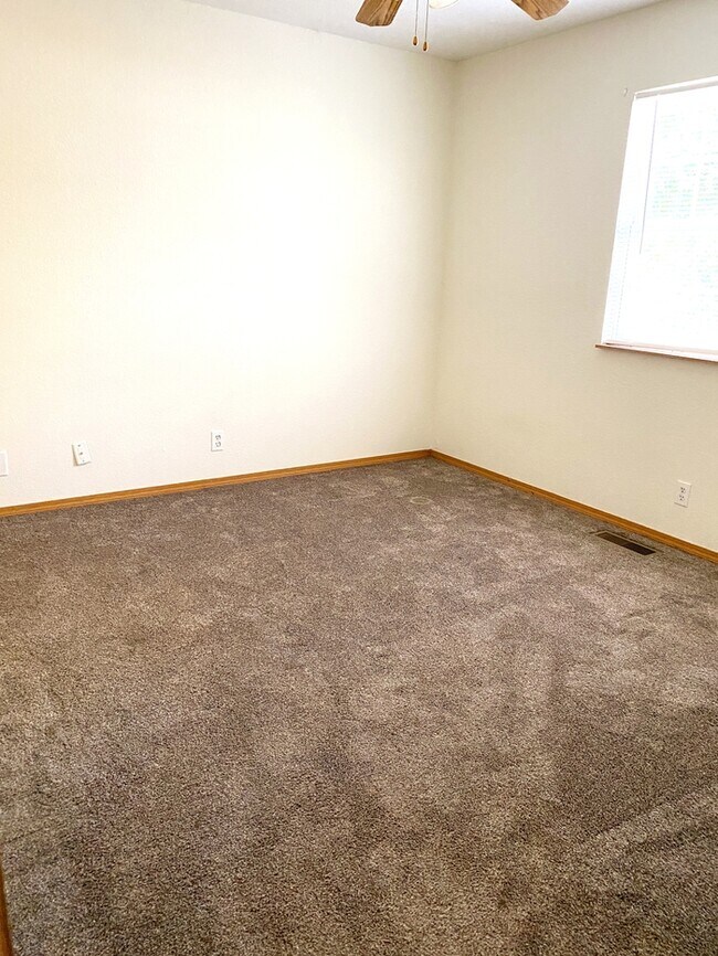 Building Photo - 4551 E Zora St