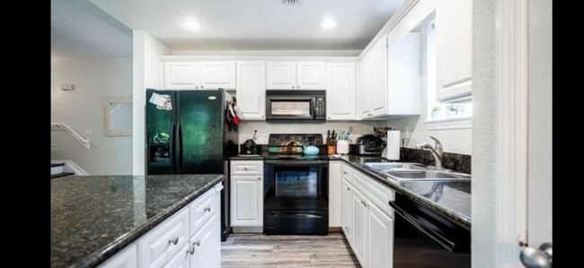 Foto del edificio - 5202 Hampton Beach Pl