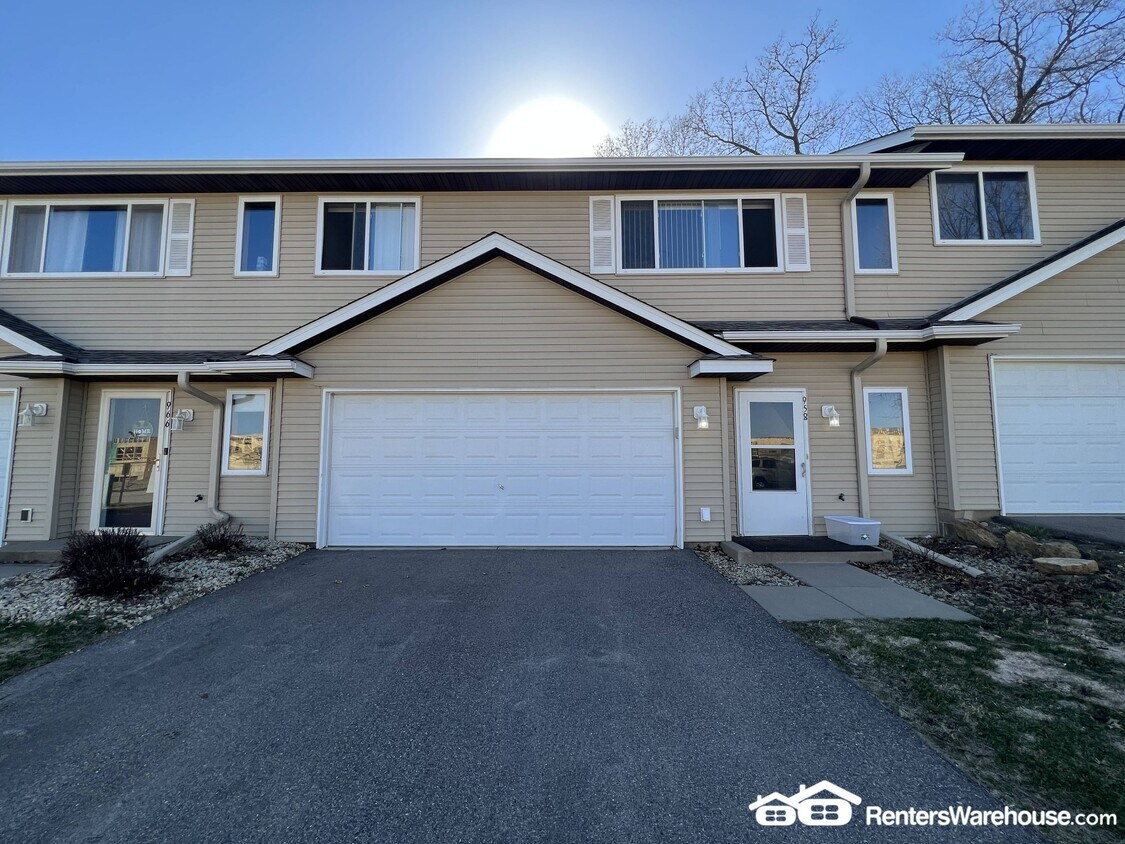 Foto principal - 958 Hewitt Blvd