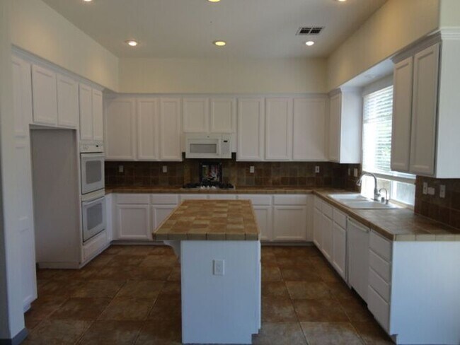 Building Photo - Beautiful 5 + 3 + Office View Home Stevens...