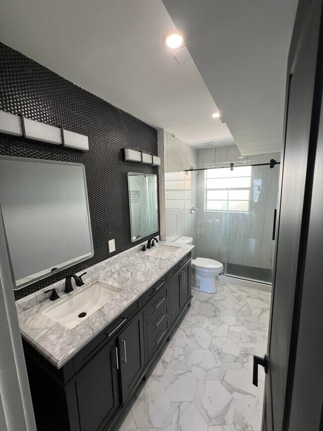 Foto del edificio - 1630 Embassy Dr