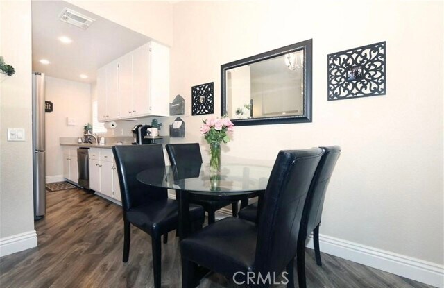 Foto del edificio - 8350 Spring Desert Pl