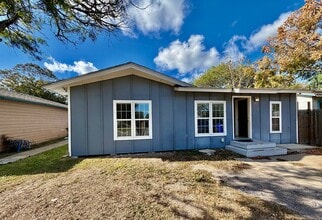 Building Photo - 3229 Sarita St