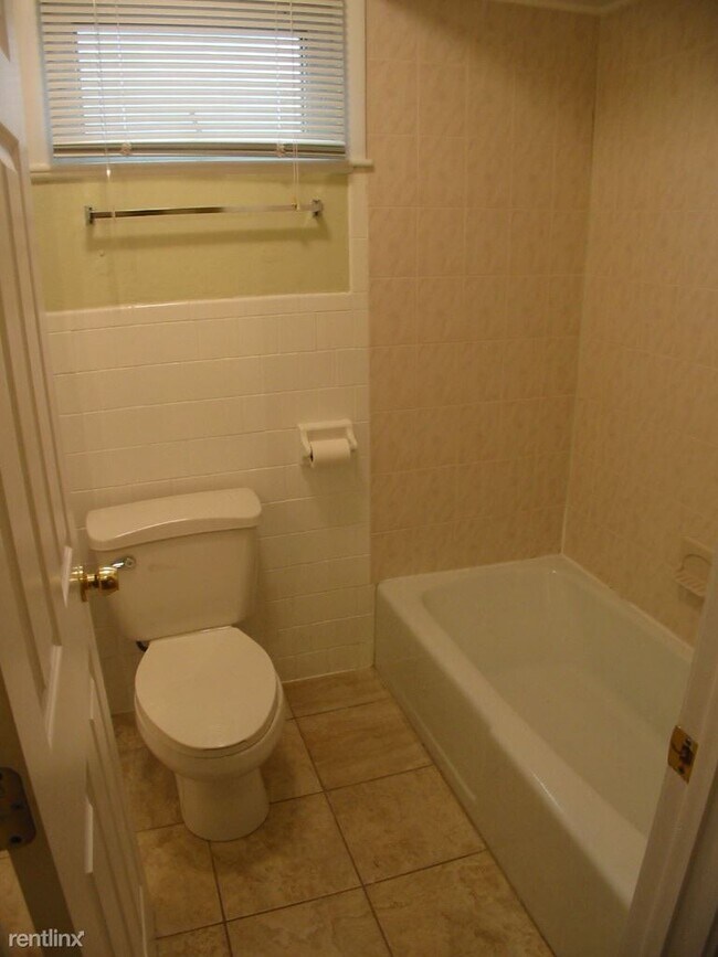 Building Photo - 1 br, 1 bath  - 260 Norfolk Apt 1-R Unit 1-R