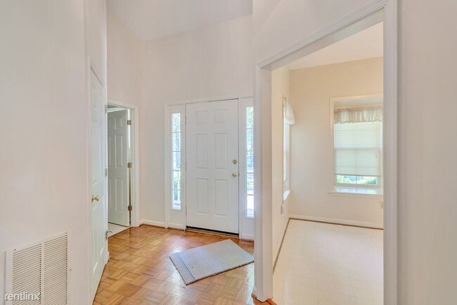 Building Photo - 3 br, 2.5 bath House - 3245 Gateway Cir