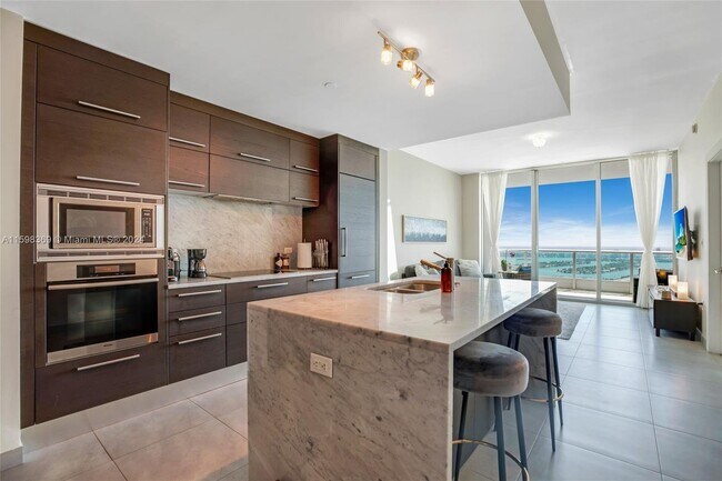 Building Photo - 900 Biscayne Blvd