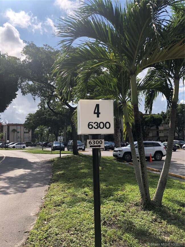 Foto del edificio - 6300 S Falls Cir Dr