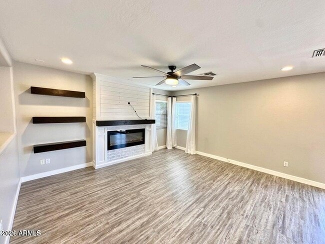 Foto del edificio - 11569 W Cinnabar Ave