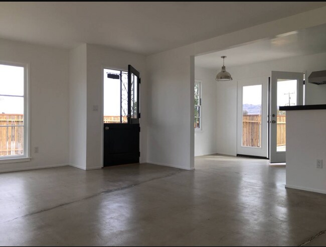 Building Photo - 5808 Wainwright Ave