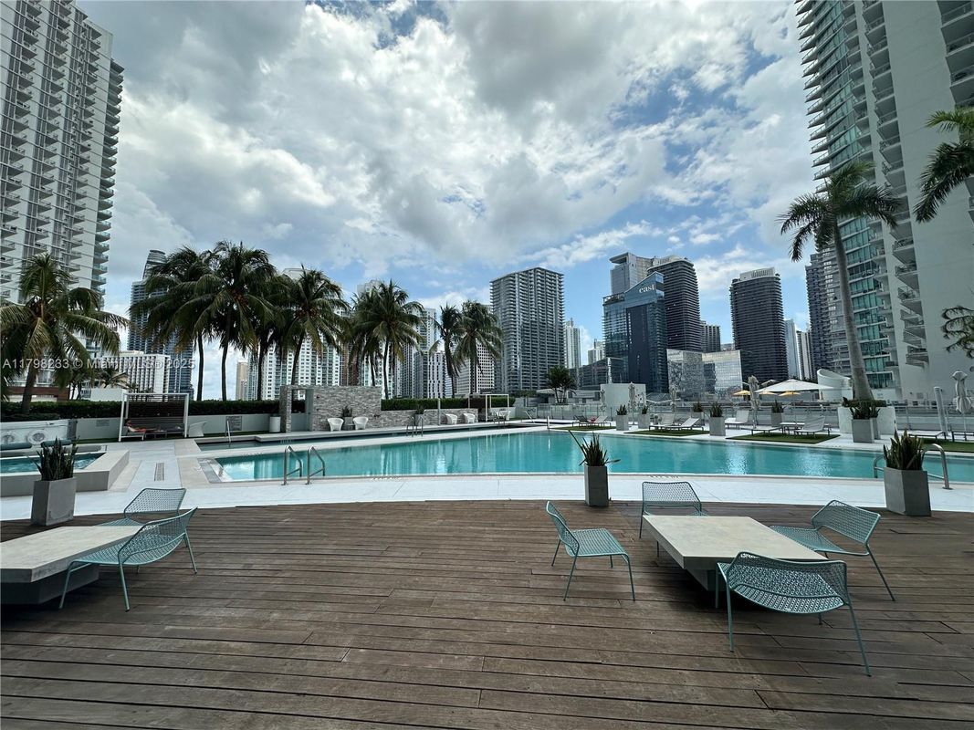 Foto principal - 90 SW 3rd St