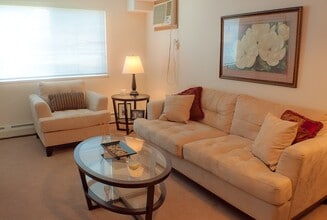 Building Photo - Wellington Manor