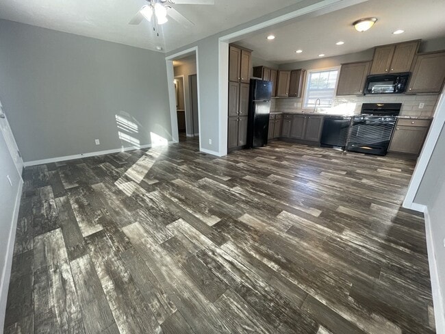 Building Photo - 38033 Ducharme Dr