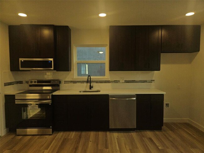 Building Photo - 810 Mora St