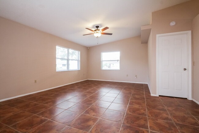 Foto del edificio - 2550 Briar Oak Cir
