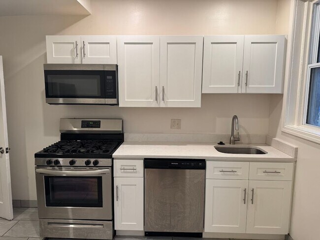 Foto del edificio - Great Morningside Row House with Front Porch!