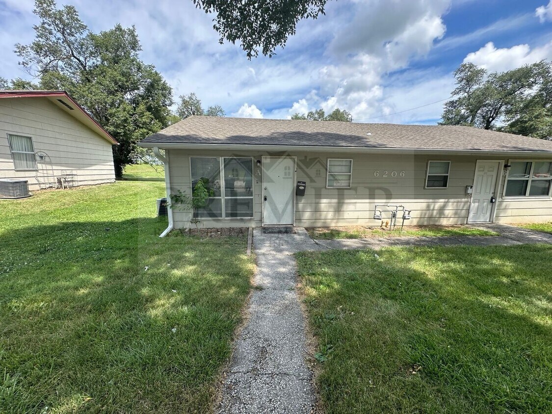 Foto principal - 6206 E 153 St