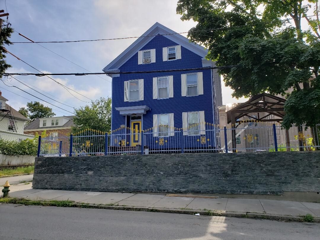 Primary Photo - 121 Camp St