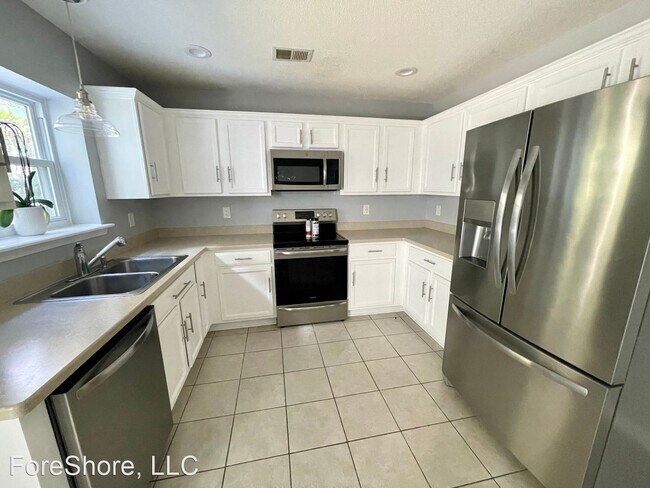 Building Photo - 4 br, 3.5 bath House - 470 Live Oak Walk