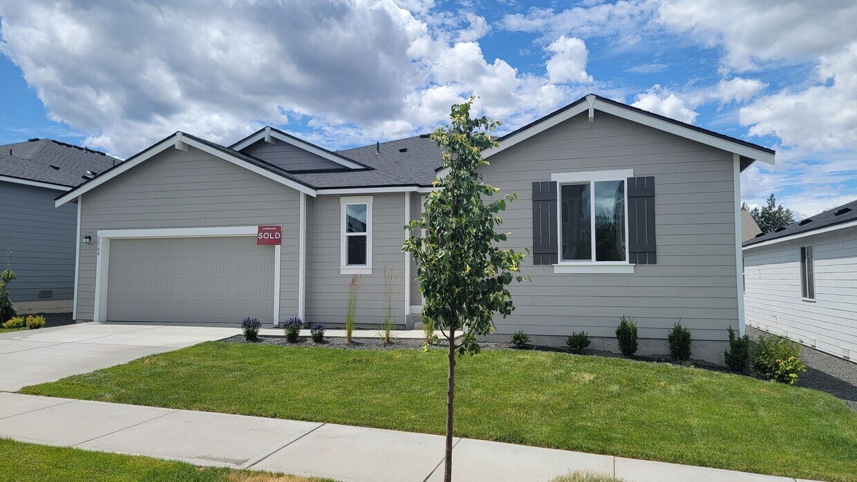 Foto principal - Brand New 3-Bedroom Home In Eagle Ridge