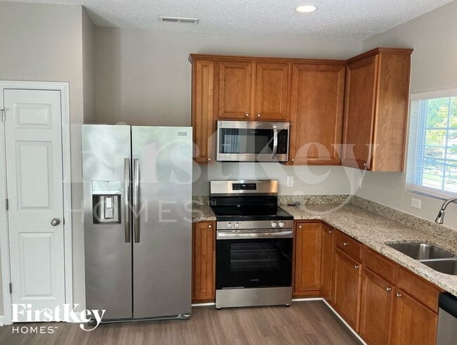 Building Photo - 3047 Canterbury Park Dr