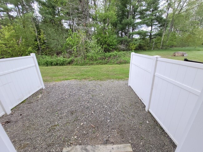 Building Photo - 1008 Fieldstone Ln