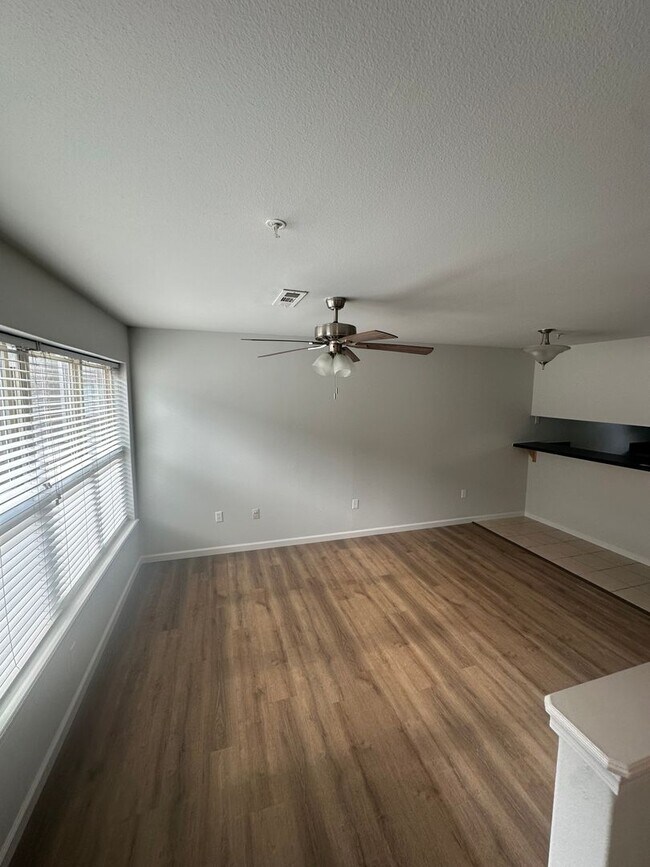 Building Photo - School Year Lease! 2 Bedroom, 2.5 Bathroom Townhouse near University of Arkansas - 1x Car Garage ...