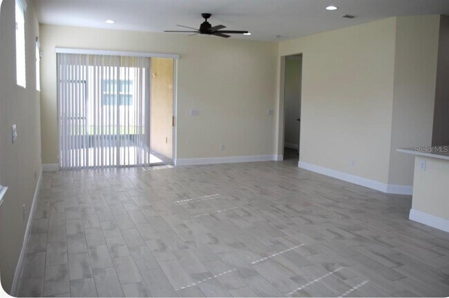 Building Photo - 6206 Scarlet Darter Wy