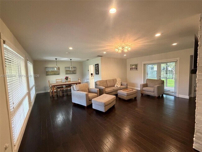 Foto del edificio - 8907 SW 49th Ct