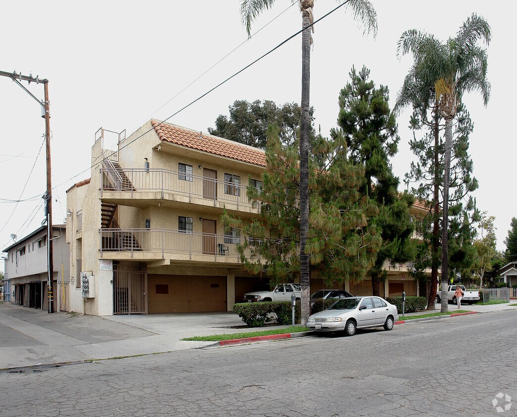 Building Photo - 1202 N Van Ness Ave