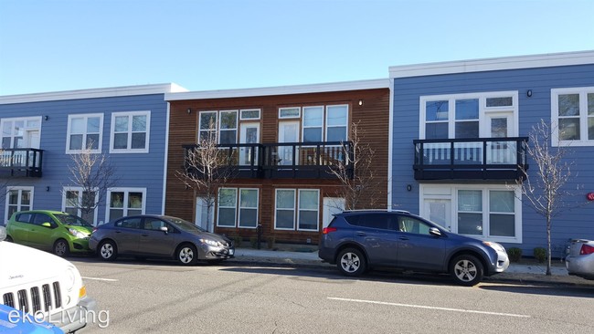Building Photo - 1100 SE Sherman St