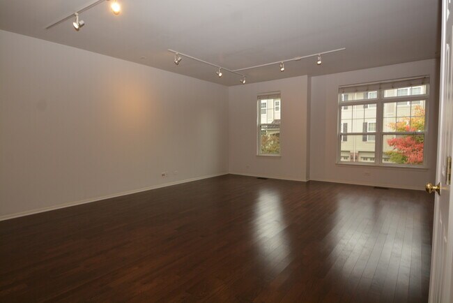 Building Photo - 439 N Commerce St