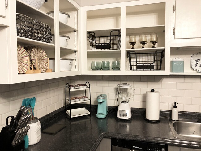 Kitchen - 33 E 9th St