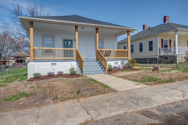 Foto del edificio - Fully Renovated 3-Bedroom Home with Modern Finishes – Only $1,675 a month!