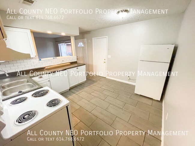 Building Photo - 2759 Charles Dr
