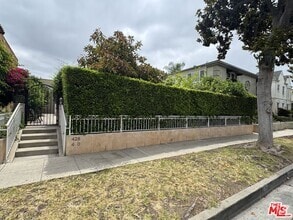 Building Photo - 428 S Doheny Dr