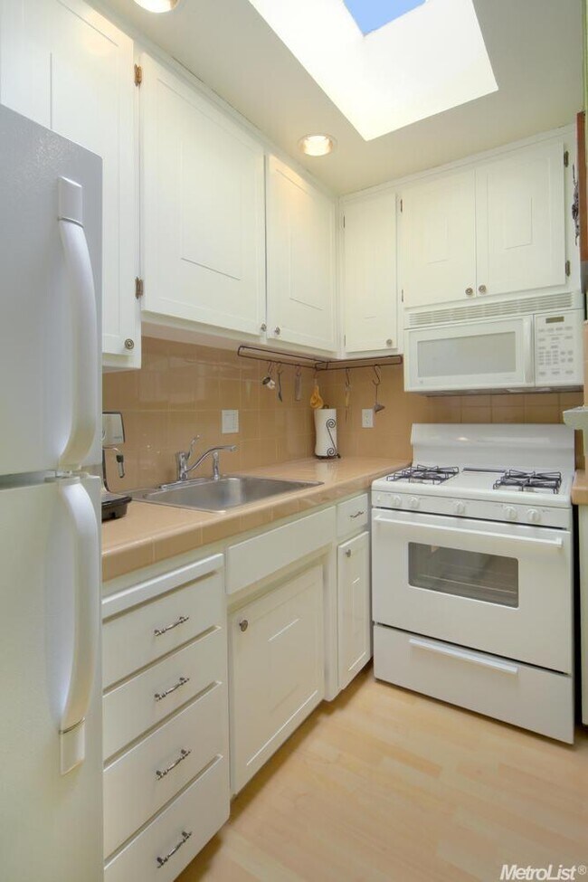 Foto del edificio - Cozy Condo in North Davis!