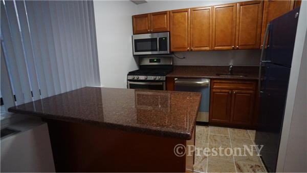 Foto del edificio - 121 E 12th St