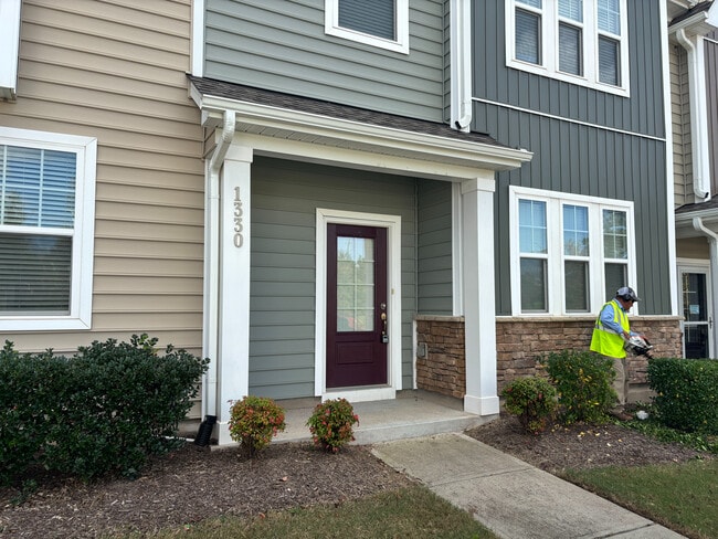 Foto del edificio - Room in Townhome on Farm Pond Trail